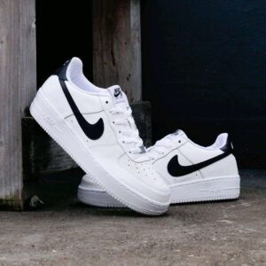 NIKE HITAM PUTIH
